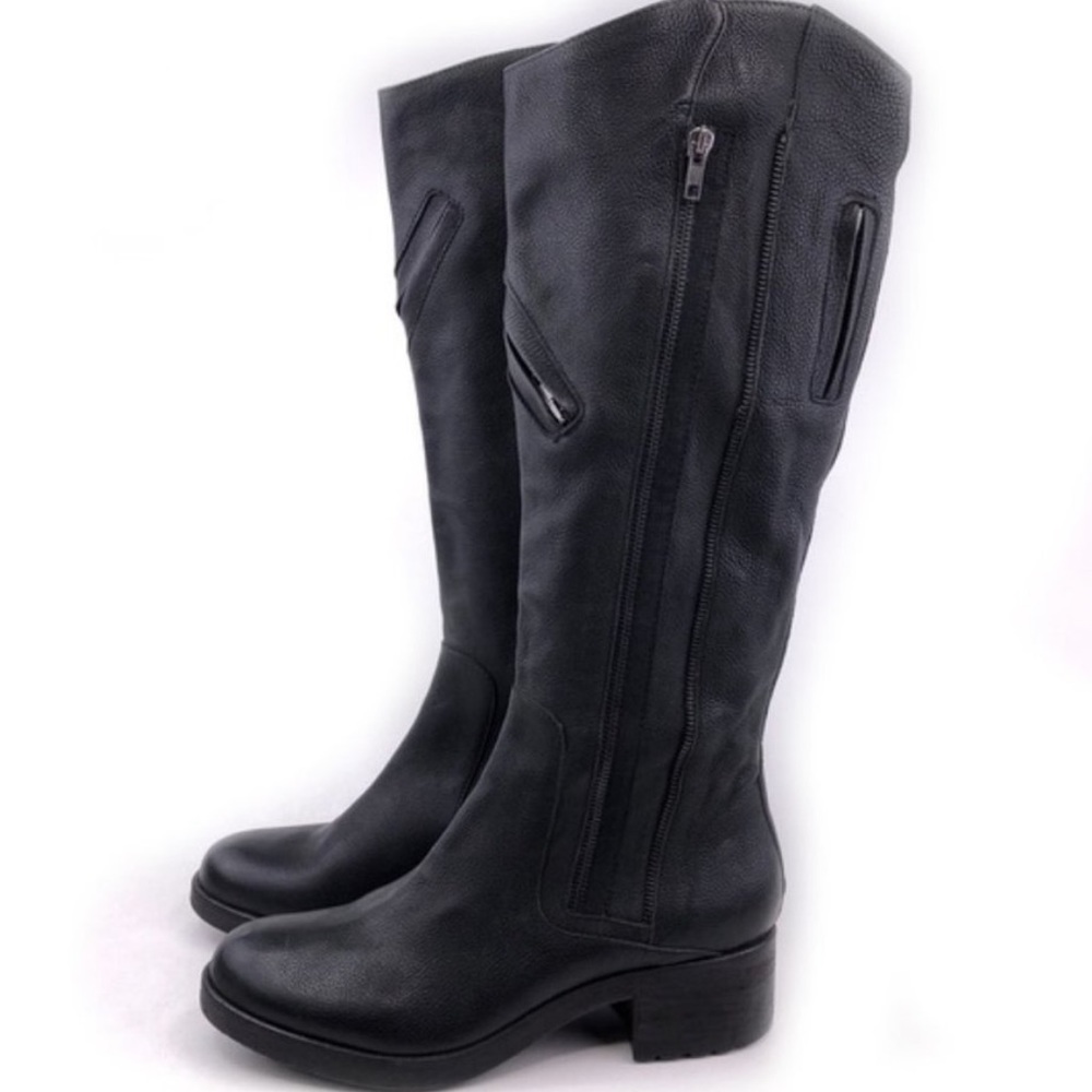 Vera Wang black leather tall boots with zippers and pockets. 9.5. moto
